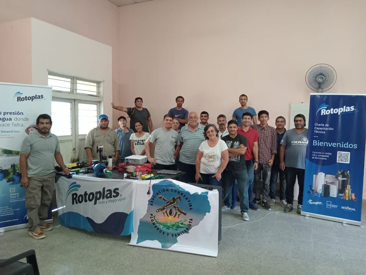 Foto grupal de capacitación 1